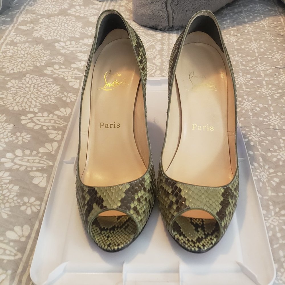 Christian Louboutin peep toe snake pump 39